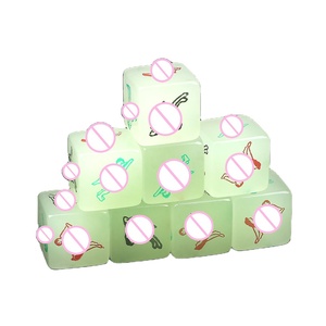 Personalizado al por mayor divertido acrílico 20MM posición sexual 6 lados 1 dados en par adulto pareja juego brillan en la oscuridad Sexy luminoso juego de dados - Product Image 1