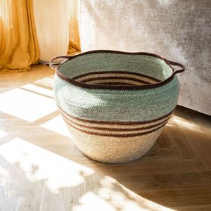 Panier de rangement artisanal en jonc de mer tressé à motif rayé pour la maison, le salon, ou comme panier à linge. - Product Image 5