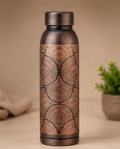 Botella de agua de cobre puro grabada con acabado antiguo para beneficios ayurvédicos para la salud, hecha a mano, a prueba de fugas, botella deportiva. - Product Image 1