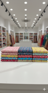 Tissu en coton peigné tissé léger, respirant, biologique et écologique, imprimé de motifs floraux, idéal pour les vêtements et robes pour filles - Product Image 3