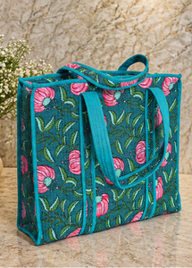 Sac fourre-tout unique de taille moyenne en velours 100% coton matelassé 300 TC, imprimé floral botanique bleu sarcelle et rose, fait main à Jaipur, avec fermeture éclair, prêt pour la plage - Product Image 2