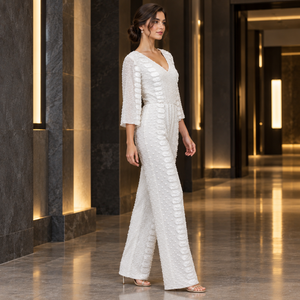 Mono de Fiesta con Cuentas en Color Blanco Marfil, Escote Profundo en V y Mangas Tres Cuartos |   Traje Formal de una Pieza con Pierna Ancha y Detalles Reflectantes - Product Image 3