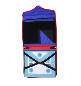 Étui rectangulaire rouge pour tablier maçonnique avec emblème brodé doré et poignée à fermoir verrouillable - Product Image 3