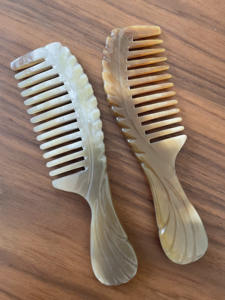 Peigne à cheveux artisanal indien de style nautique corne de buffle naturelle en finition polie pour souvenirs - Product Image 6