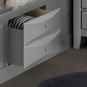 Elegante Cama Doble Plateada con Espacio de Almacenamiento - Product Image 6