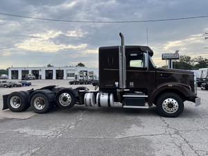 Camion Freightliner d'occasion 2020, moteur 12.8L 505ch type MP8-505C, 8x4, carburant diesel, classe 8, transmission AMT, conduite à gauche. - Product Image 3