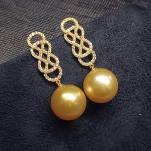 Boucles d'oreilles pendantes en or naturel 18 carats, perles rondes de 12 à 13 mm, presque parfaites, de haute qualité, cadeau personnel avec boîte cadeau - Product Image 3