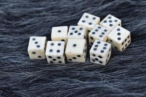 ลูกเต๋ากระดูกพิมพ์ลายตามสั่ง สำหรับเกม RPG มืออาชีพ ขายส่งอุปกรณ์เกม งานฝีมือจากวัสดุธรรมชาติ - Product Image 2