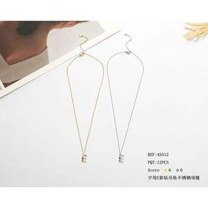 Collana con Ciondolo a Forma di Lettera E in Diamanti, Acciaio Inossidabile Placcato Oro 18K, Gioielli Minimalisti da Donna - Product Image 1