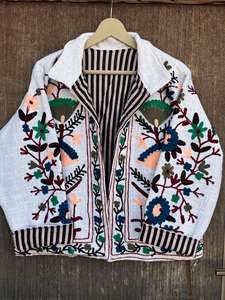 Veste bomber vintage en coton Suzani |   Motif floral brodé à la main |   Vêtements d'extérieur d'hiver réversibles et écologiques de style bohème - Product Image 5