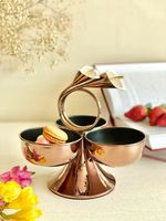 Meilleures ventes : Serveur à condiments triple en acier inoxydable de style moderne du milieu du siècle, avec poignée en teck, pour un service élégant et une décoration intérieure raffinée