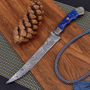 มีดแล่เนื้อดามัสกัสรุ่นใหม่ยอดนิยม ใบมีด 8 นิ้ว ใช้ได้ทั้งมือซ้ายและขวา ผลิตตามสั่ง สำหรับล่าสัตว์ ตกปลา ใช้งานทั่วไป สำหรับเชฟ ด้ามจับเรซิ่นสีน้ำเงิน พร้อมบอสเทอร์เหล็ก - Product Image 2