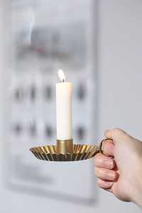 Candelabro de latón de lujo para Navidad con diseño acanalado, resistente al calor, para decoración del hogar. - Product Image 1
