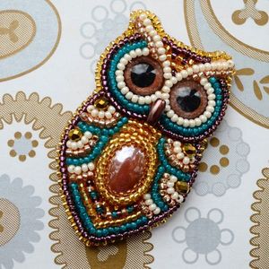 Broche Bordado a Mano con Cuentas, Inspirado en la Naturaleza, con Diseño Artístico de Flores - Product Image 4