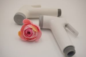 Bidé de mano moderno para baño, de ABS blanco, con rociador de un solo botón, sin desviador, fácil de instalar - Product Image 2