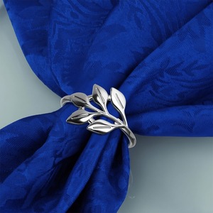 Anillos de Servilleta de Acero Inoxidable de Lujo con Baño Plateado para Recepciones de Boda de Alta Gama y Experiencias Gastronómicas Finas - Product Image 3