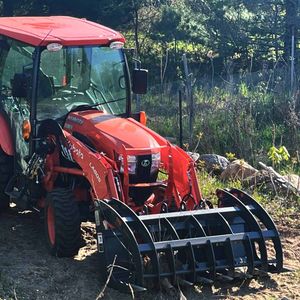 Pinza a Denti Universale per Skid Steer, Apertura 53 Pollici, Spaziatura Denti 9 Pollici, Capacità di Carico 3000 Libbre, TMG RG per Uso Agricolo - Product Image 3