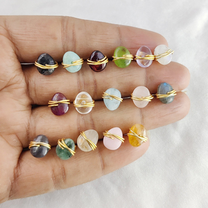 Pendientes Pequeños de Plata de Ley 925 con Aguamarina y Baño de Oro |   Joyería de Aguamarina Natural con Alambre Envolvente, Piedra de Nacimiento - Product Image 3