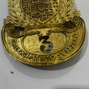 Ceci est une plaque shako impériale autrichienne (autro-hongroise) pour le 4e régiment d'artillerie. - Product Image 6