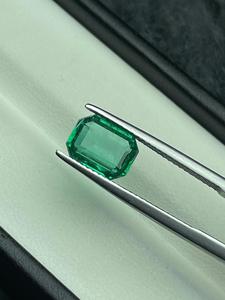 พลอยมรกตสีเขียวธรรมชาติทรงแปดเหลี่ยมสำหรับทำเครื่องประดับ - Product Image 1