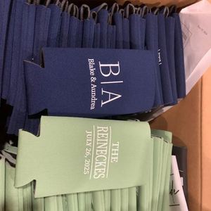 Refroidisseurs de canettes personnalisés pour mariage, porte-canettes monogrammés, cadeaux de réception de mariage, manchons isothermes en néoprène pour canettes de bière - Product Image 6