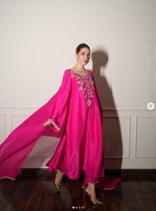 Vêtement de mariage indien pakistanais traditionnel pour femmes, rose, brodé, en satin de soie, élégant, réversible, protection solaire, coupe régulière, court - Product Image 3