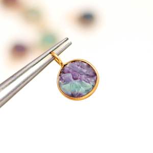 Pendentif fleur en fluorite naturelle multi-éclats, pierre précieuse sculptée à la main, charme en argent sterling 925, pendentif en pierre de fluorite pour bijoux - Product Image 1