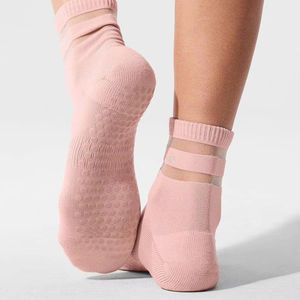 Chaussettes de sport antidérapantes en coton extensible respirant et confortable pour yoga, pilates et fitness, idéales pour l'entraînement en intérieur - Product Image 3