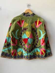 Chaqueta Corta de Terciopelo para Mujer, Estilo Boho y de Lujo, Bordada a Mano con Diseño Suzani, Regalo Perfecto, Abrigo Festivo de Invierno - Product Image 2