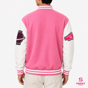 Blouson universitaire unisexe rose coupe-vent d'hiver avec patch brodé, style preppy, col montant, coupe régulière, logo frontal - Product Image 3