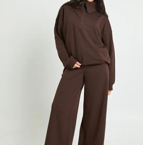 Conjunto Deportivo Ajustado para Mujer, Top de Cuello Redondo y Pantalones de Pierna Recta, Fabricante de Ropa OEM ODM, Chándal con Puños Acanalados - Product Image 3