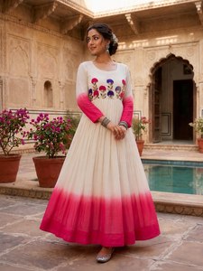 Elegante Vestido Anarkali de Organza Bordado con Estampado Floral, Corte en A, Largo hasta el Suelo, Manga Larga, Cintura Imperio, para Fiestas - Product Image 1