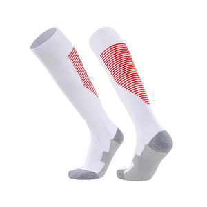 Chaussettes de football blanches mi-hautes avec motif rayé rouge, respirantes, tricotées, pour adultes, sports d'été, chaussettes de football - Product Image 1