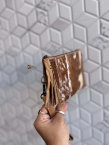Bracelet en cuir de fourrure de vachette à motifs occidentaux pour femmes élégantes pochette portefeuille patchs personnalisés petits portefeuilles de tous les jours - Product Image 3