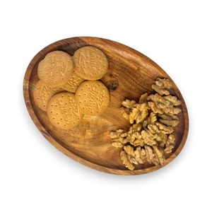 Plateau de service ovale en bois fait main contemporain, plateau à collation rustique artisanal en bois de noyer naturel pour table à manger par UO - Product Image 3