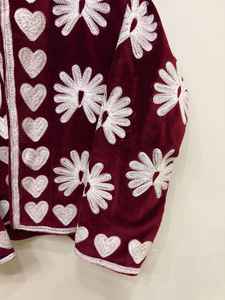 Veste en velours Suzani faite à la main, veste brodée pour femme, veste d'hiver, manteau Suzani, tenue de festival, veste bohème, veste courte - Product Image 6