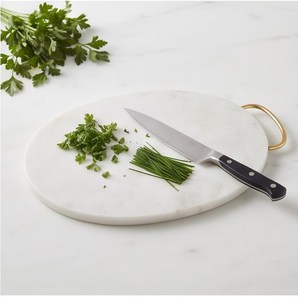 Tabla de cortar ovalada de mármol blanco con borde de metal dorado y asa de lazo - Product Image 3