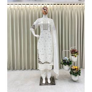 Magnifique ensemble haut et bas en mousseline de soie taille XL avec dupatta brodée pour les occasions festives - Product Image 2