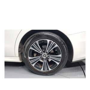 Mercedes-Benz E200 Avantgarde Classe E 2024 avec 24 739 km, conduite à gauche, boîte automatique, caméra de recul - Product Image 5