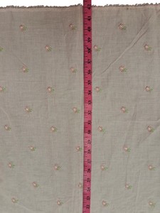 Tissu en coton pêche clair en gros avec broderie florale multicolore délicate pour vêtements de créateurs et vêtements pour enfants - Product Image 5