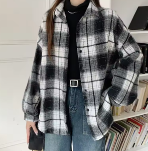 เสื้อเชิ้ตผ้าสักหลาดลายสก็อตสำหรับผู้หญิง ขายดี เสื้อเชิ้ตทรงหลวม แขนยาว สไตล์ลำลอง ติดกระดุม - Product Image 3