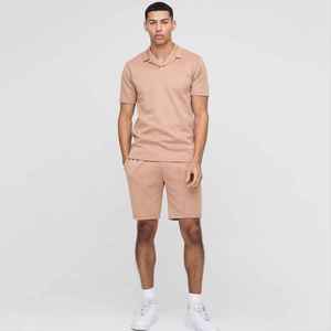 Ensemble polo et short beige pour homme, tenue décontractée d'été en coton tricoté, respirant, couleur unie, fabrication OEM ODM à Sialkot - Product Image 1