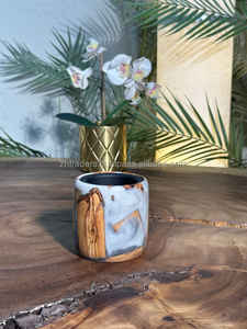 Brûleur d'encens arabe en bois poli à la main de luxe avec détails en résine d'oud pour une fragrance d'intérieur haut de gamme et une sérénité du Ramadan Moubarak - Product Image 2