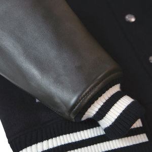 Veste universitaire tendance de haute qualité avec bordures côtelées rayées, fermeture à boutons-pression, parfaite pour unisexe, veste en laine de haute qualité - Product Image 3