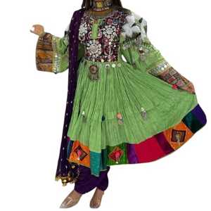 Robe afghane Kuchi vintage, faite à la main, traditionnelle, brodée, avec dentelle, sequins, boutons, fermetures éclair, écologique, naturelle, longueur ras du sol - Product Image 1
