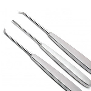 เครื่องมือขูดหินปูน 3 ชิ้น ทำจากสแตนเลส พร้อมที่ดึงรากฟัน ได้รับการรับรองมาตรฐาน CE ระดับ Class I ด้ามจับออกแบบตามหลักสรีรศาสตร์ สำหรับการผ่าตัดช่องปากแบบใช้มือ - Product Image 1