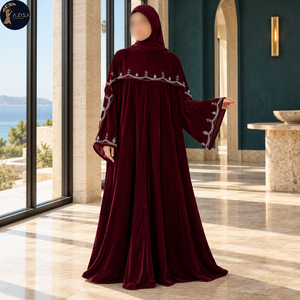 Abaya élégante en tissu velours bordeaux foncé avec broderie argentée |   Bordures décoratives perlées le long des manches larges et du collier - Product Image 4