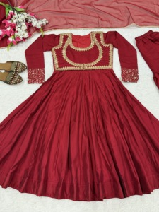 Vestido Maxi Anarkali de Algodón Romano Pesado para Fiesta con Bordado de Lentejuelas, Koti, Dupatta de Cuatro Metros con Vuelo y Conjunto Palazzo - Product Image 5