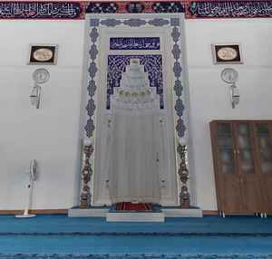 Mihrab con Incrustaciones de Mármol, Diseño Floral Tallado a Mano, Moderno, para Montar en la Pared, Resistente a la Intemperie, Totalmente Personalizable, para Mezquita/Dargah - Product Image 2