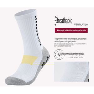 Calcetines deportivos premium de 3 pares para hombre, antideslizantes con agarre para fútbol, fútbol, baloncesto - Product Image 5